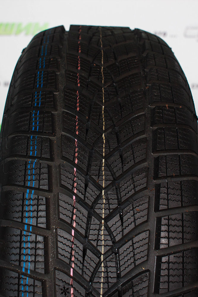 GoodYear UltraGrip Performance + 215/55 R16 93H